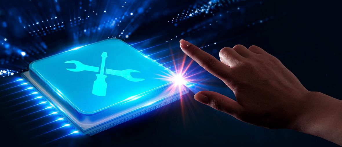 Finger tippt auf App Bildschirm